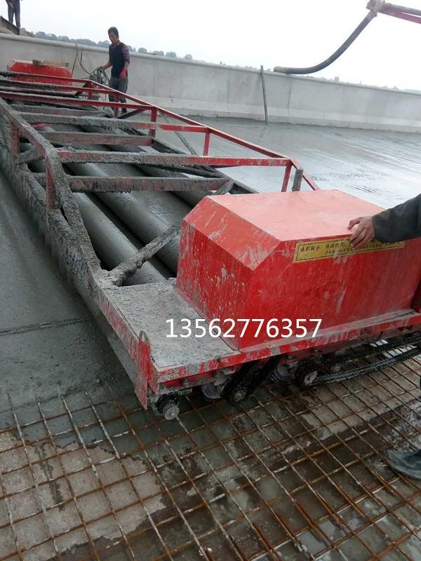 可以加快工程進度的三滾筒混凝土攤鋪機