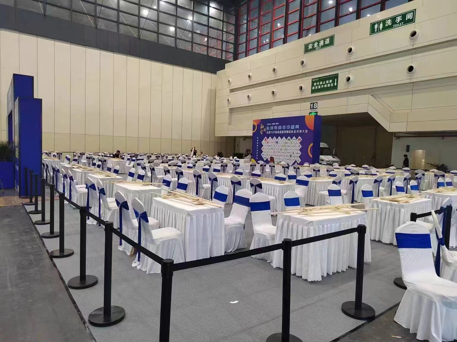 武漢沙發(fā)桌椅租賃公司，華之熠會(huì)議會(huì)展桌椅出租