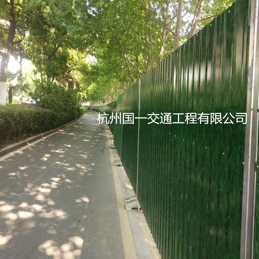 工地單層彩鋼圍擋、帶小草臨時(shí)圍擋。