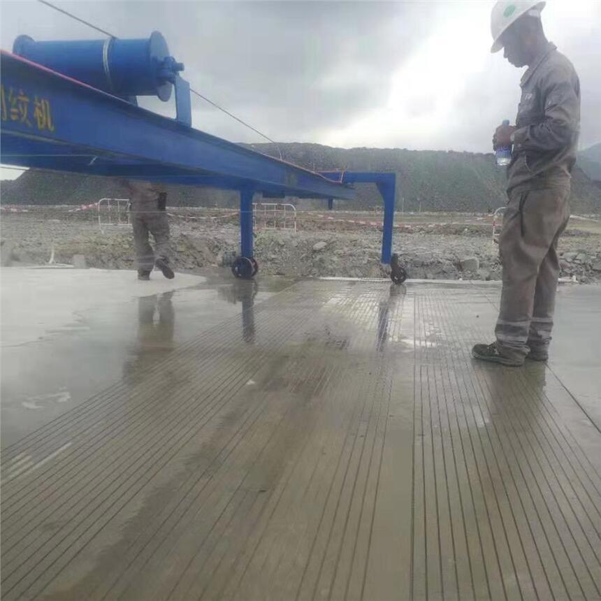 路面刻紋機(jī)適用公路橋面機(jī)場(chǎng)地坪船塢水泥路面