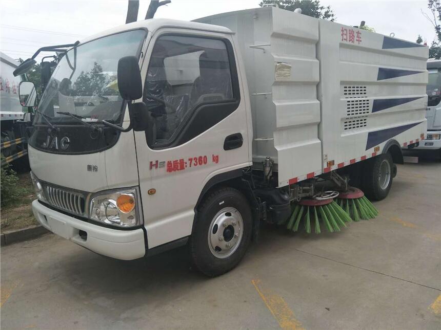廠家直銷掃路車，吸塵車，洗掃車