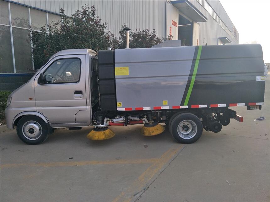 長(zhǎng)安掃路車(chē)，掃地車(chē)廠家直銷
