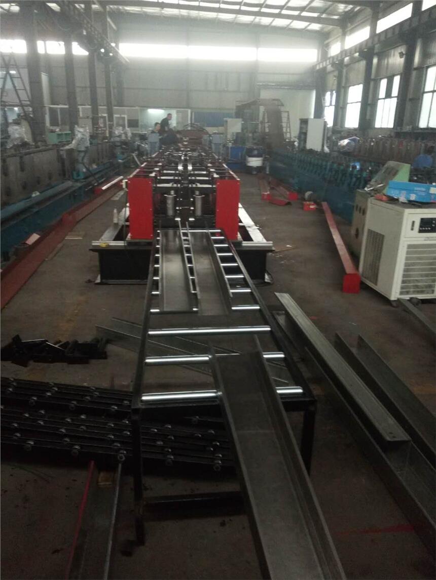 江蘇槽式電纜橋架自動(dòng)化成型設(shè)備機(jī)組