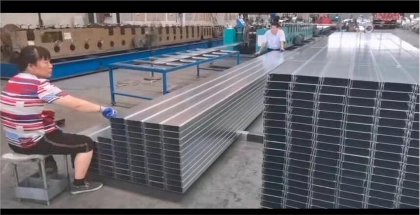 多規(guī)格橋架自動(dòng)成型機(jī)線纜橋架機(jī)【精達(dá)】線槽成型機(jī)