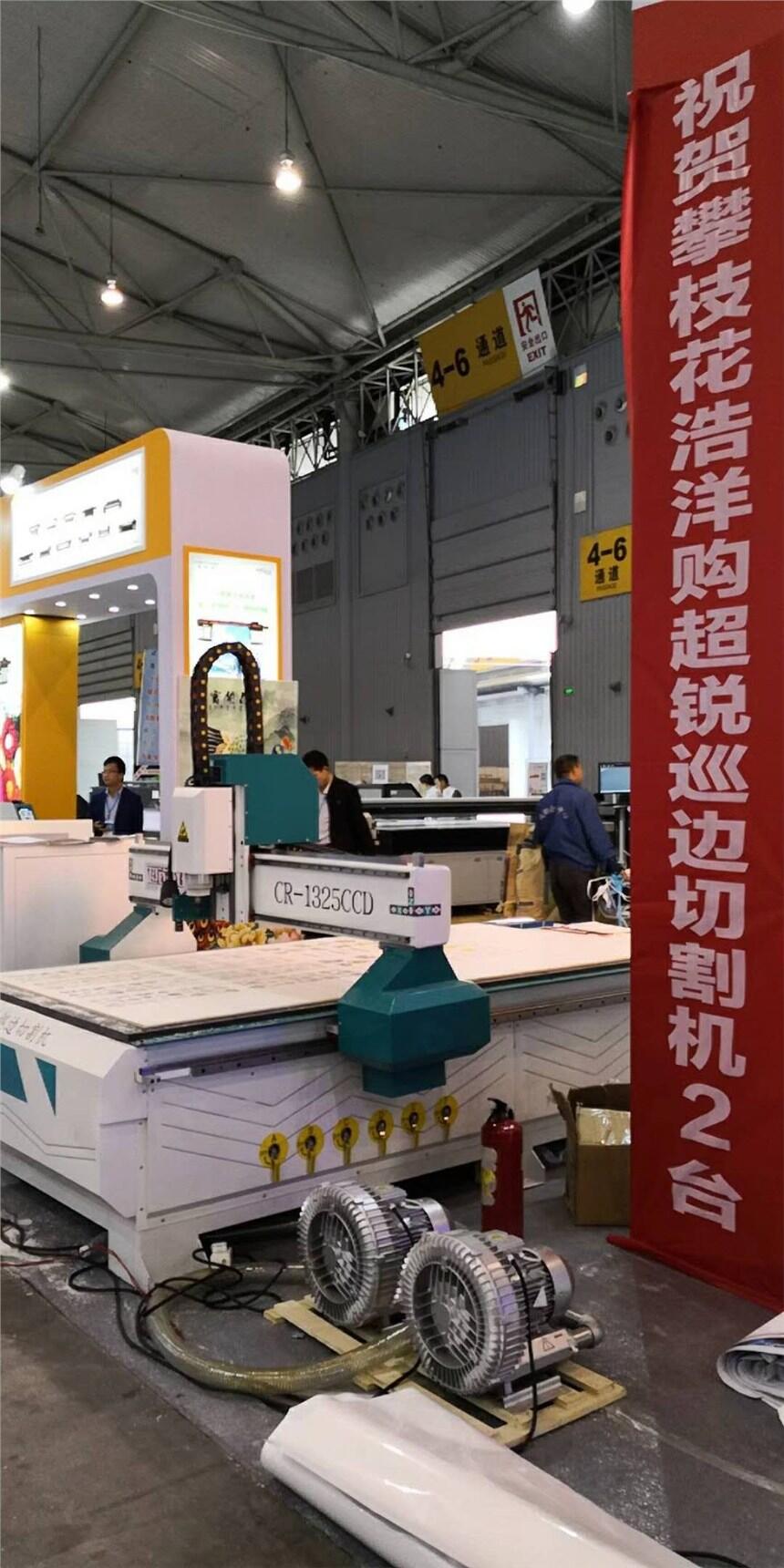 尋邊機(jī) uv尋邊機(jī) 異形切割機(jī) 尋邊雕刻機(jī)廠家提供全面技術(shù)支持