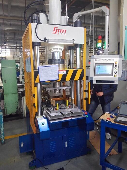 四柱型數(shù)控液壓機、四柱數(shù)控機