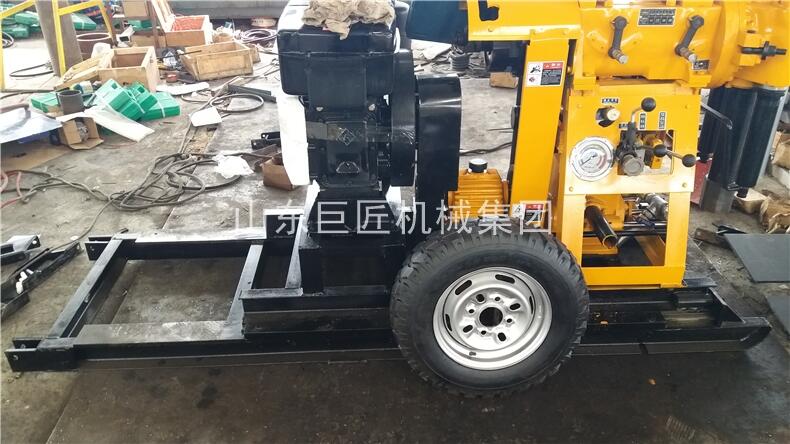山東巨匠供應(yīng)XYX-130拖車式打井機(jī)百米深水井開孔設(shè)備回轉(zhuǎn)式打孔