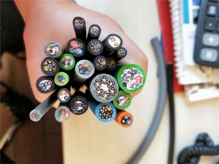 認知高柔性拖鏈電纜 栗騰拖鏈電纜