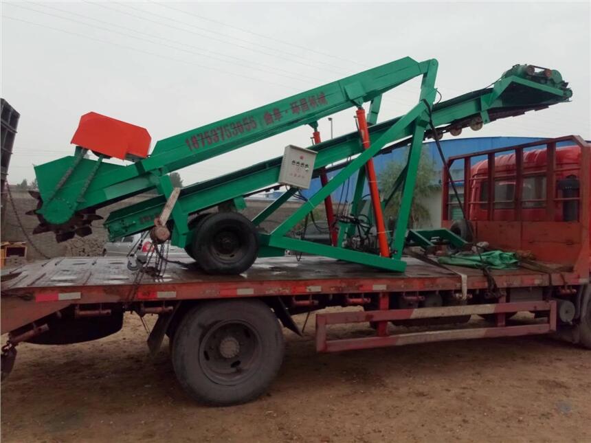 電力驅(qū)動(dòng)牛羊扒草機(jī)  自走式移動(dòng)青貯取料機(jī)