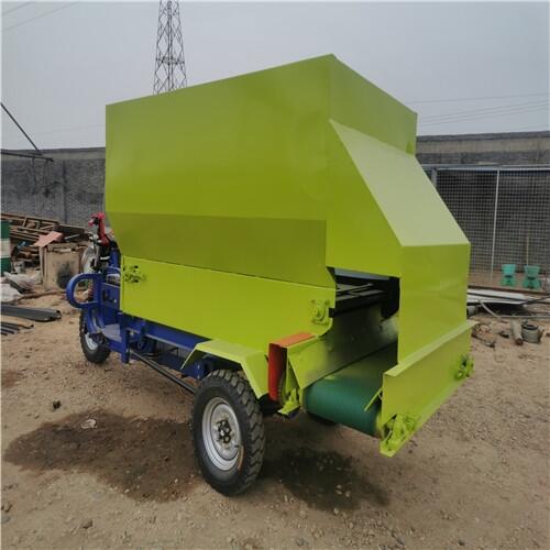 青儲草料拋撒用喂料車 自走式飼草撒料車