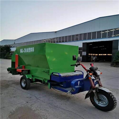 養(yǎng)殖場(chǎng)電動(dòng)三輪喂料車(chē) 全日糧飼草料撒料車(chē)