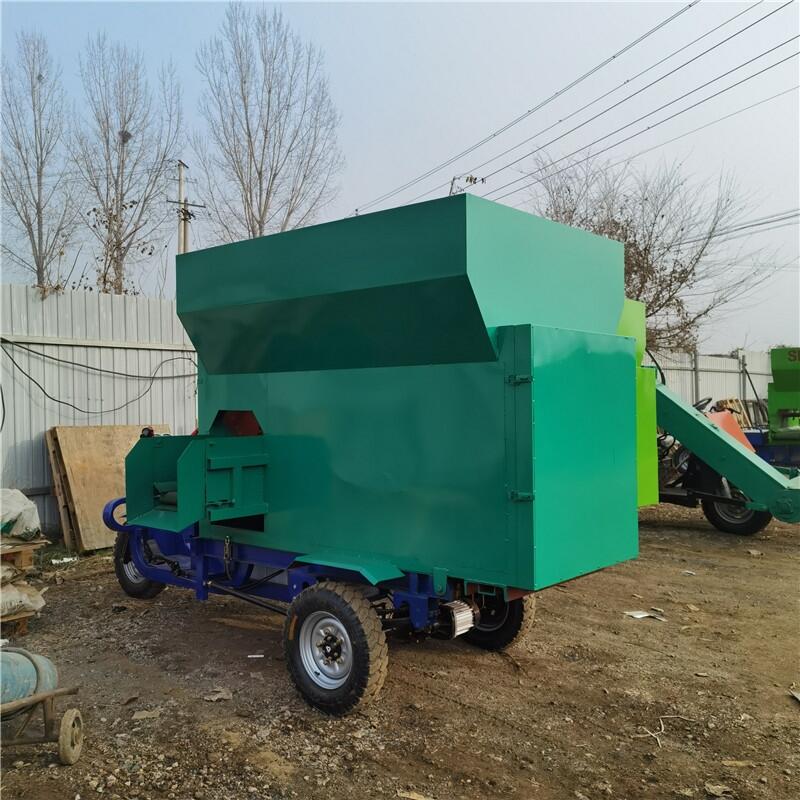 牛羊飼料三輪撒料車 兩側(cè)出料均勻投料機