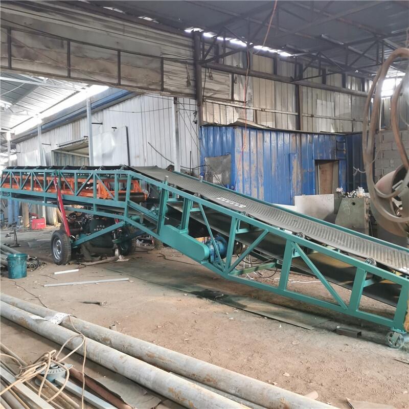 電動(dòng)爬坡裝車皮帶輸送機(jī)  輸送泥巴沙土用電動(dòng)皮帶機(jī)