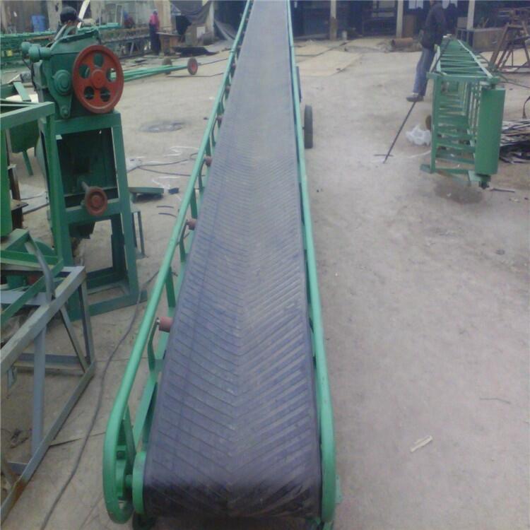 河南永華輸送專業(yè)生產輸送設備 小型爬坡皮帶輸送機 裙邊檔邊皮帶