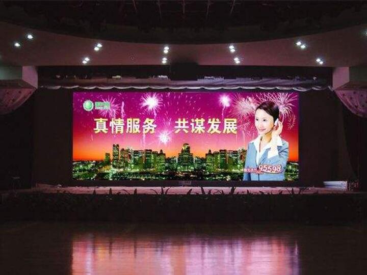 酒店靠墻led舞臺(tái)屏P4全彩型號(hào)10平方米多少錢(qián)