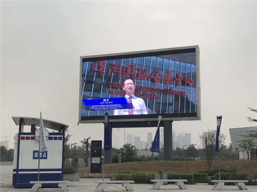 商場(chǎng)做一塊戶外p4LED顯示屏價(jià)格要多少錢