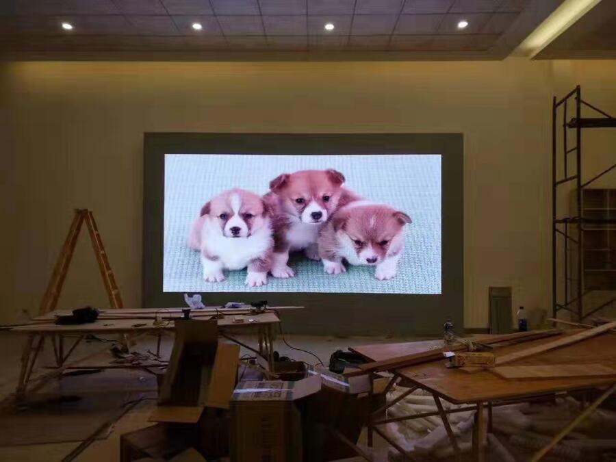 室內(nèi)P2、P2.5、P3LED多畫(huà)面LED全彩大屏幕廠家定制單價(jià)