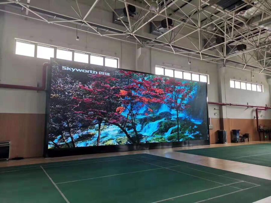 高清P2.5學(xué)校報(bào)告廳LED顯示屏面積做多大分辨率能達(dá)到2K