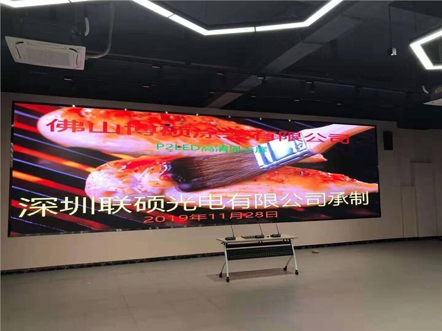 多功能廳P2LED全彩顯示屏一般采用前維護(hù)安裝還是后維護(hù)