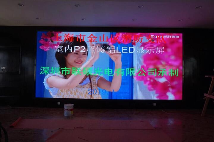 室內(nèi)P2全彩LED顯示屏512*512鋁箱多少錢一平方米