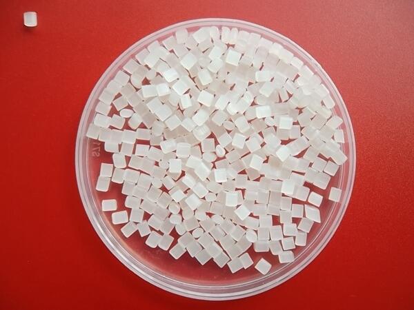 （TPU爽滑母料）、（PE開(kāi)口爽滑劑）、（BOPP抗黏連母粒）