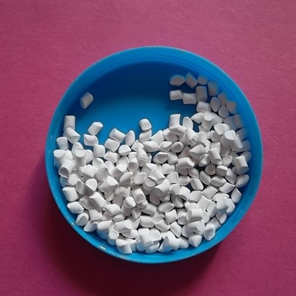 （XPS無(wú)鹵阻燃劑），（MCA阻燃母粒），（PC阻燃母料）