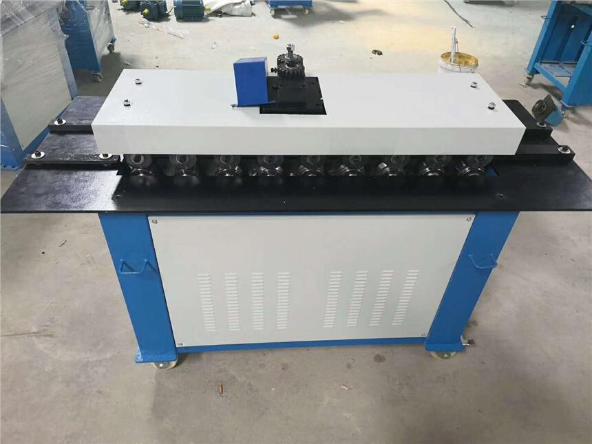 江蘇二手咬口機(jī)出售 二手折方機(jī)出售 二手風(fēng)管生產(chǎn)線五線出售