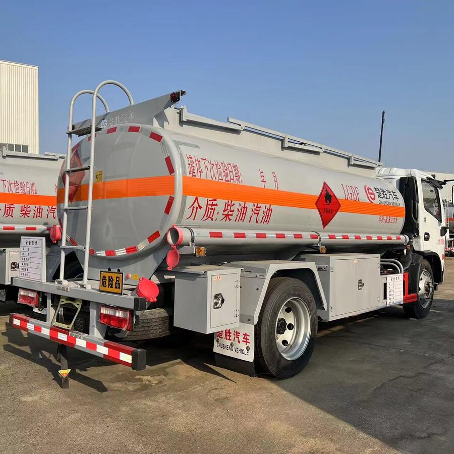 冊亨程力加油車2噸運油車