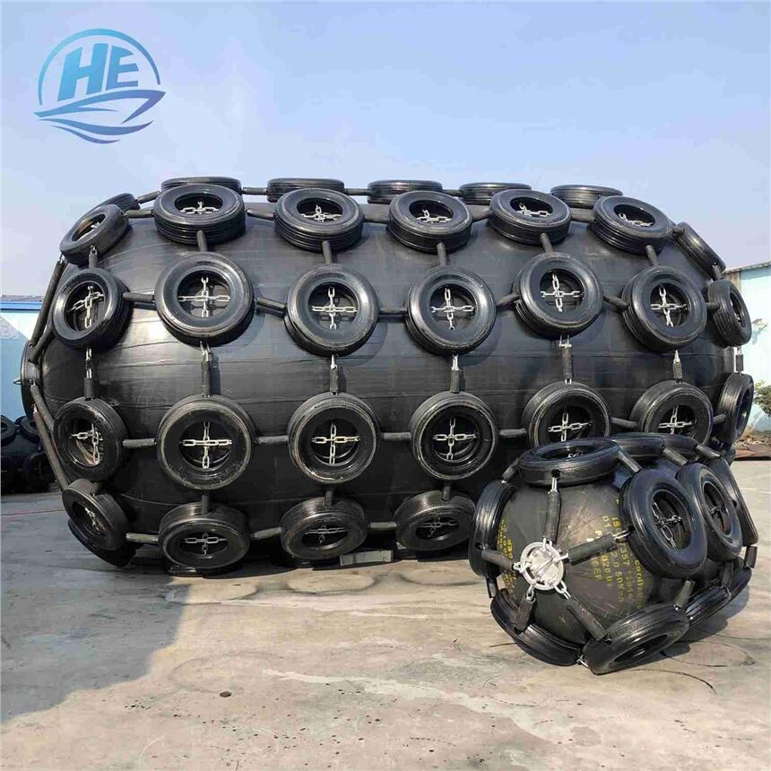 青島廠家定制船用防撞球\護(hù)套型充氣橡膠靠球