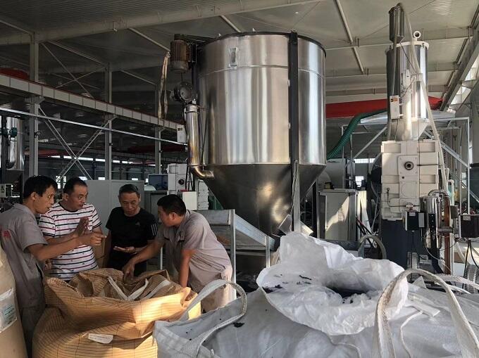 華仕達服務專家張永高在華鵬開展保溫管設備技術(shù)指導