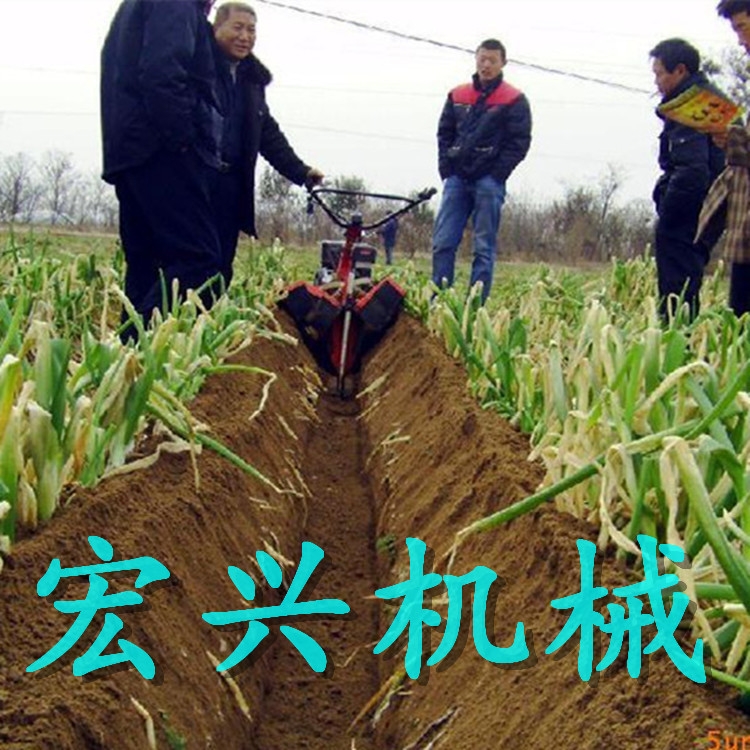 果園大棚拖拉機(jī) 批量供應(yīng)大蔥開溝培土機(jī) 農(nóng)用開溝培土機(jī)