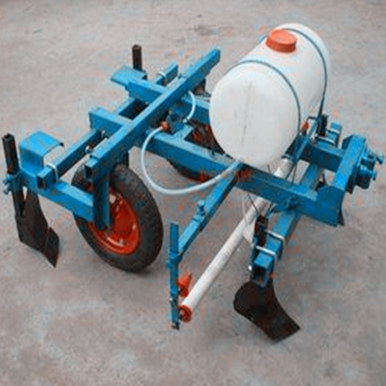 曲阜宏興機械 土豆紅薯起壟覆膜機 新款噴藥覆地膜機
