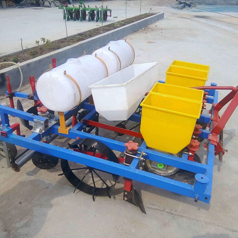 定陶縣草莓噴藥地膜覆蓋機 手扶帶動農(nóng)田覆地膜機生產(chǎn)廠家
