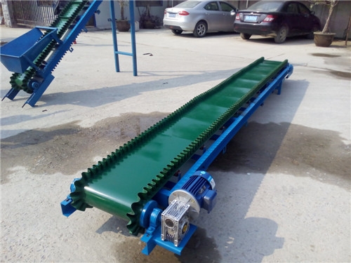 裙邊格擋輸送機(jī)、爬坡運輸機(jī)