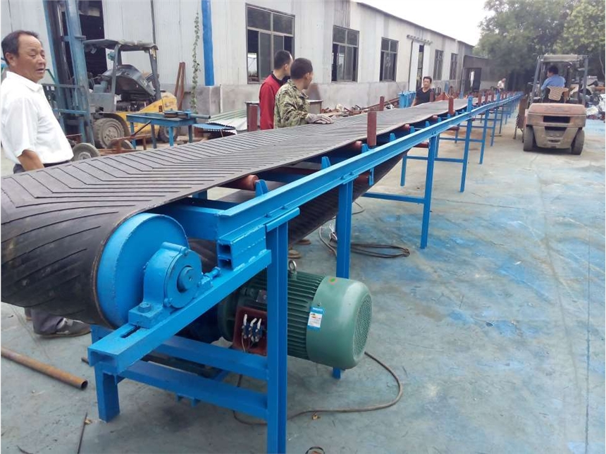 河北移動皮帶輸送機(jī)、升降輸送機(jī)