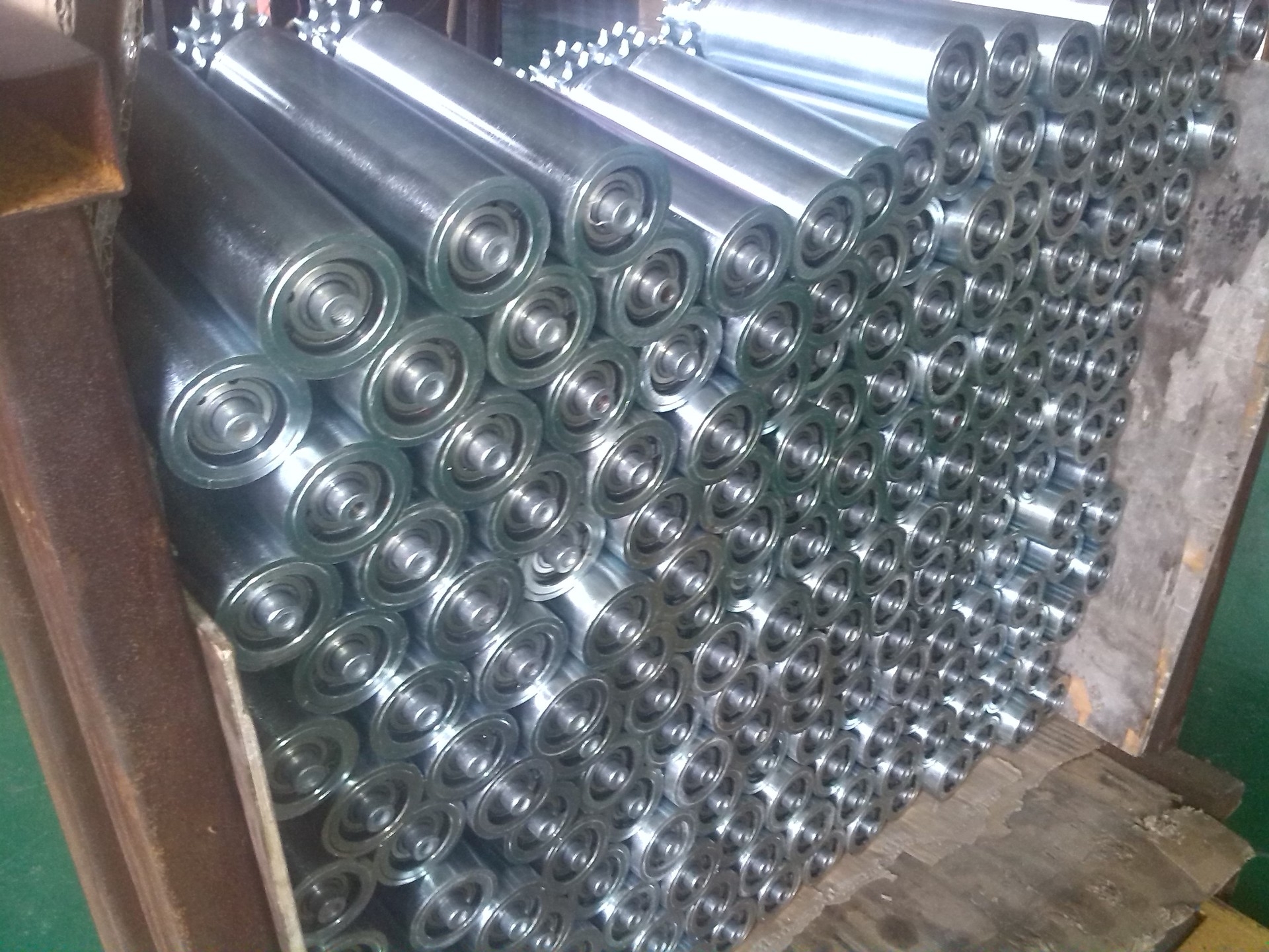 陽泉特價供應(yīng)海量優(yōu)質(zhì)無動力滾筒輸送機 傾斜輸送滾筒
