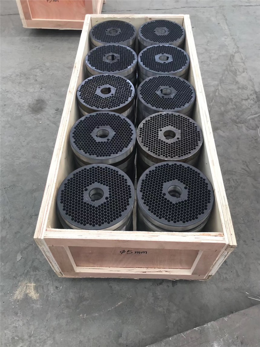 達(dá)州 秸稈飼料機(jī) 電機(jī)直流飼料顆粒機(jī)