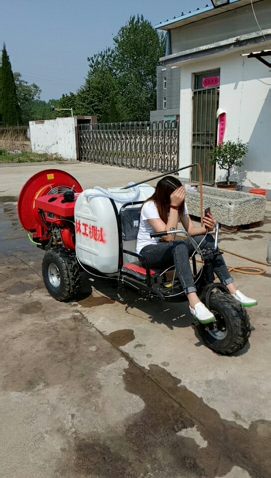 三輪車打藥機(jī)圖片多少錢