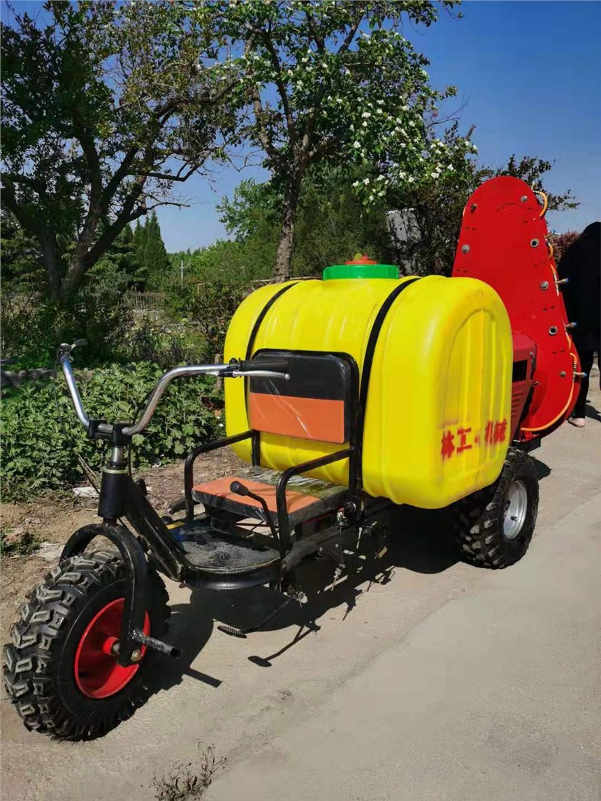 云南三輪車(chē)上的打藥機(jī)