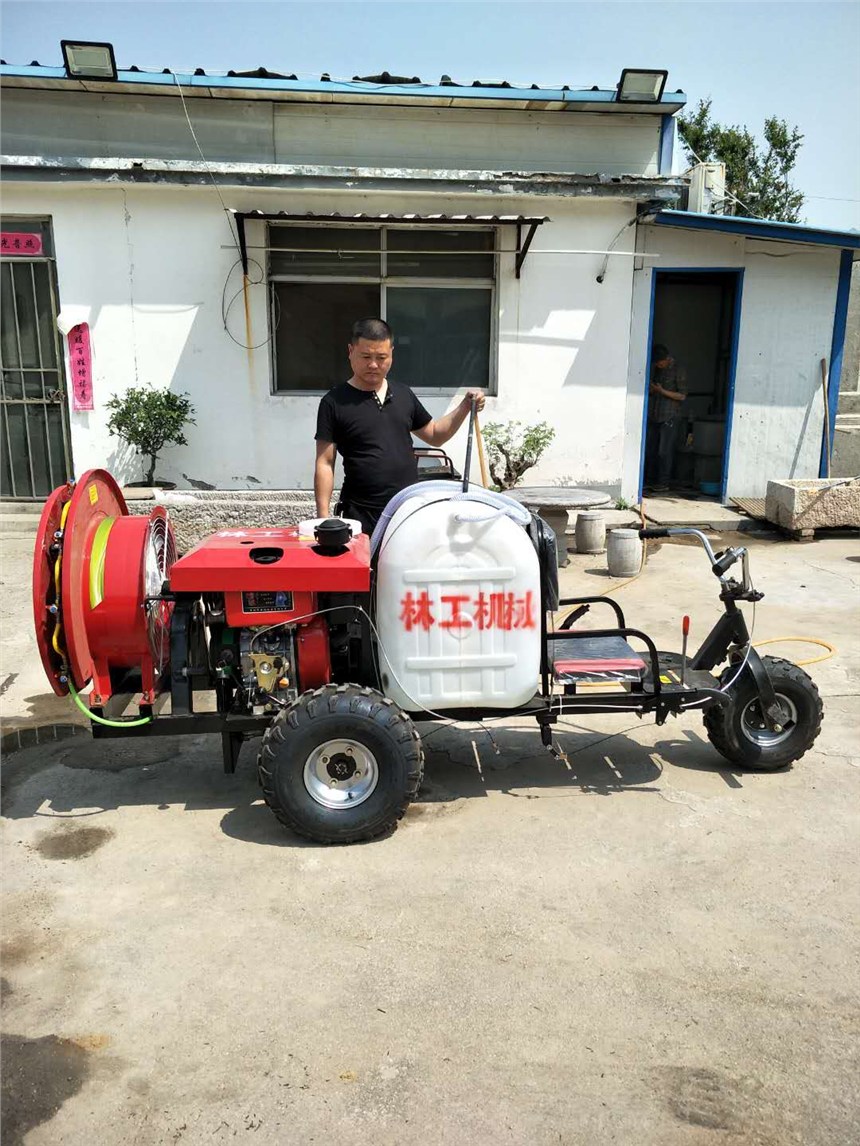 北京三輪車(chē)配的打藥機(jī)價(jià)格圖片