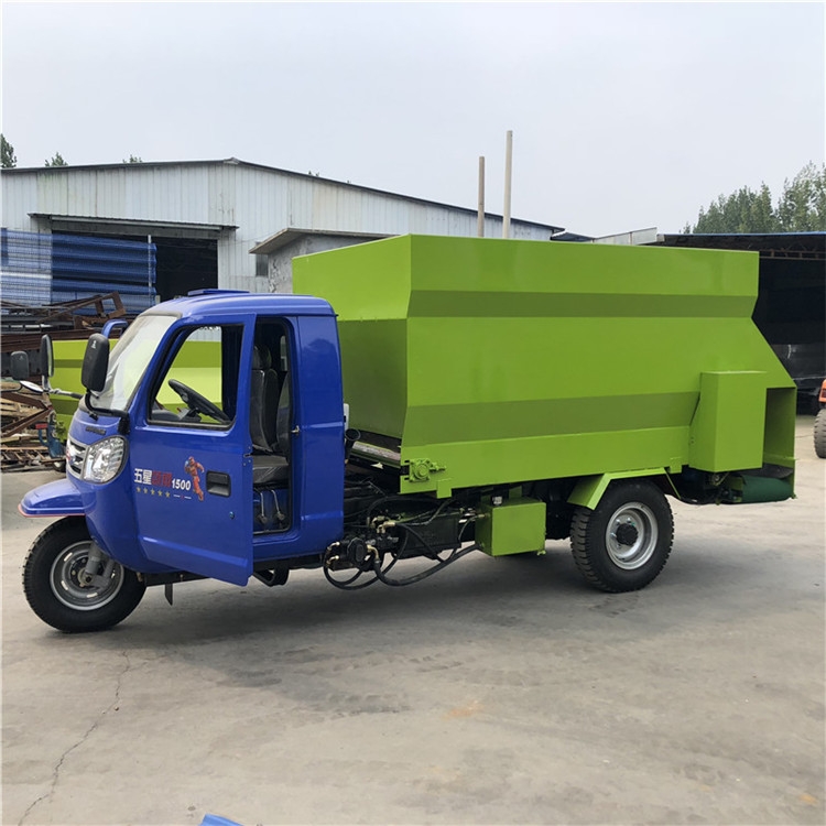 草料飼喂撒料車牛場(chǎng)投喂車大容量撒料車