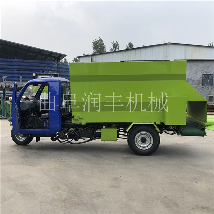 自動(dòng)撒草撒料車柴油撒料機(jī)大容量撒料車