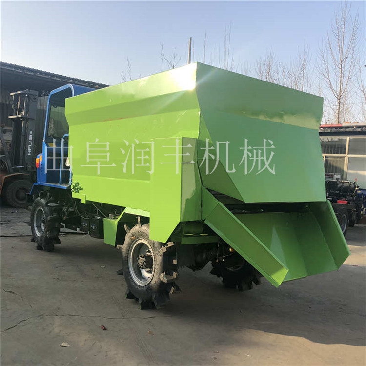 車載式撒料車飼草料撒料機(jī)出料均勻的撒料車