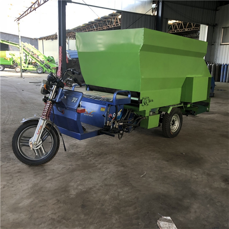 撒料車牛場投喂車帶攪拌的撒料車