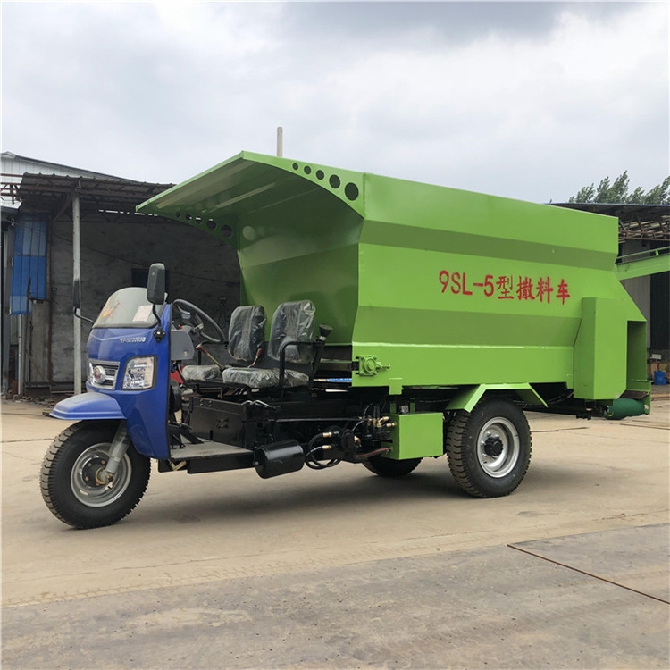 車載式撒料車飼喂投料車電動撒料車