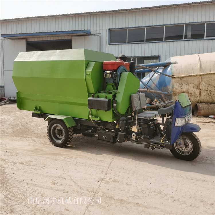 車載式撒料車雙向撒料機(jī)自走式撒料車