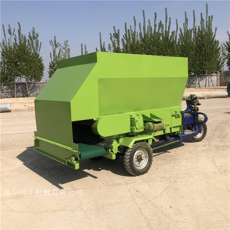 車載式撒料車養(yǎng)殖投料機(jī)羊舍撒料車