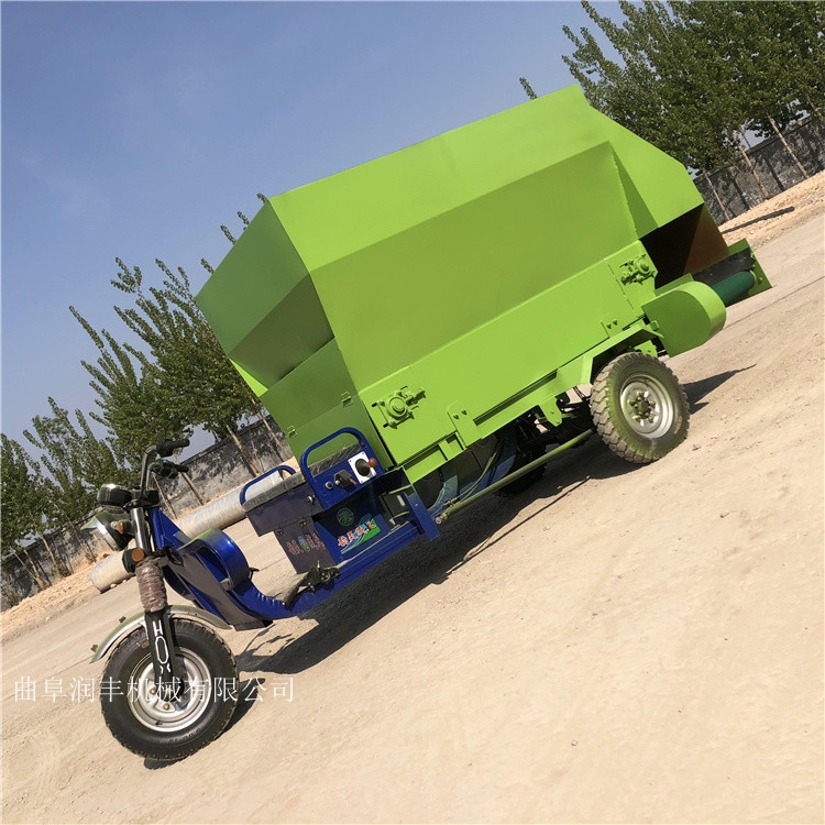 布料均勻的撒料車(chē) 牛槽喂料車(chē) 靈活方便撒料車(chē)