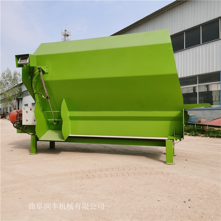 奶牛養(yǎng)殖攪拌機(jī)喂牛用拌草機(jī)、全日糧攪拌機(jī)
