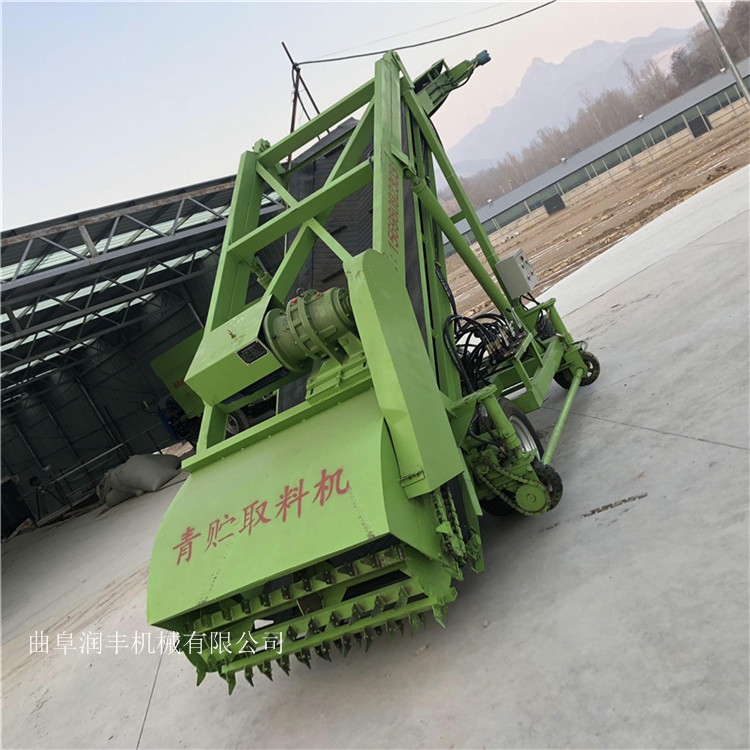 窖池青貯取料機(jī)養(yǎng)殖取草車飼草取料機(jī)